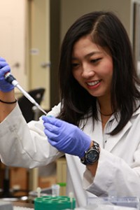 Amy Lai in the lab